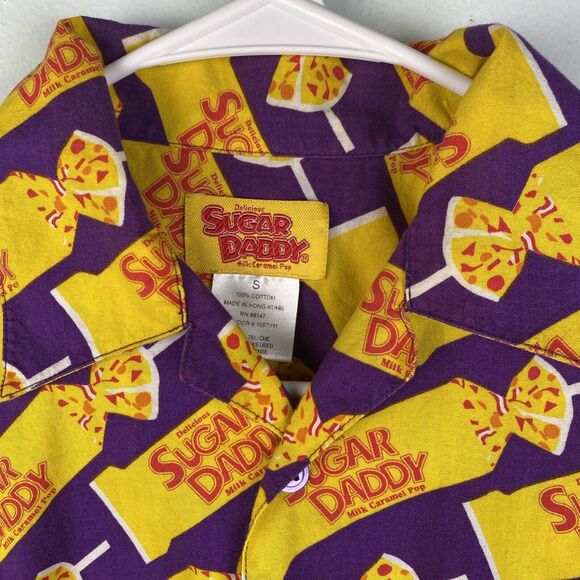 Sugar Daddy Vtg 2001 All Over Print Mens Small‎  Short Sleeve Candy Button Up - Picture 2 of 7